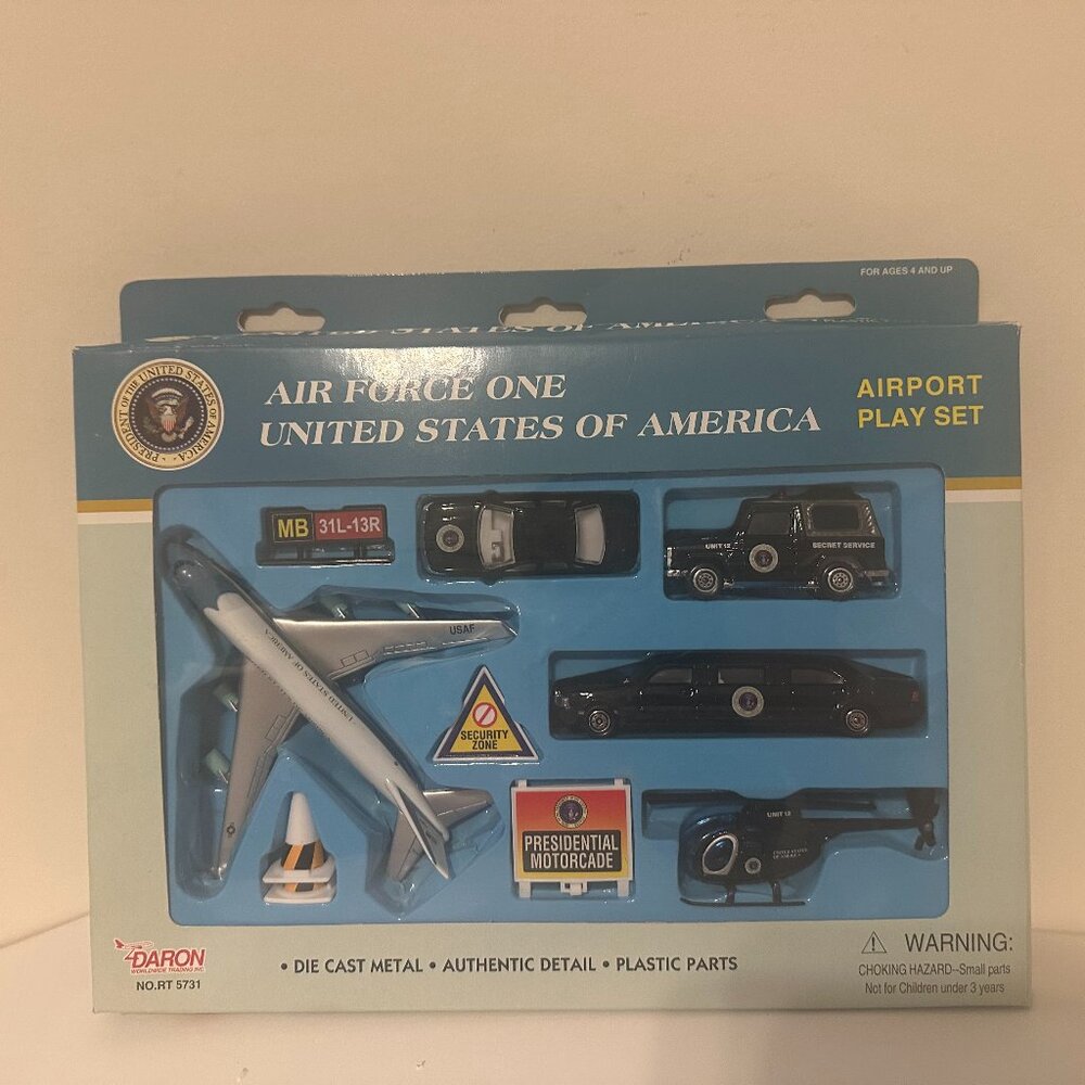 Daron Diecast USA Air Force One Airport Play Set RT-5731 NWOT with Box